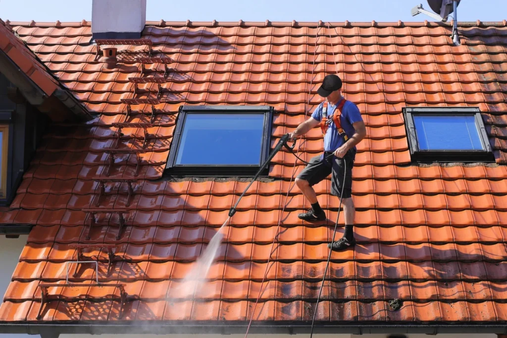 A Guide to Choosing the Right Water Blasting House Cleaning Service